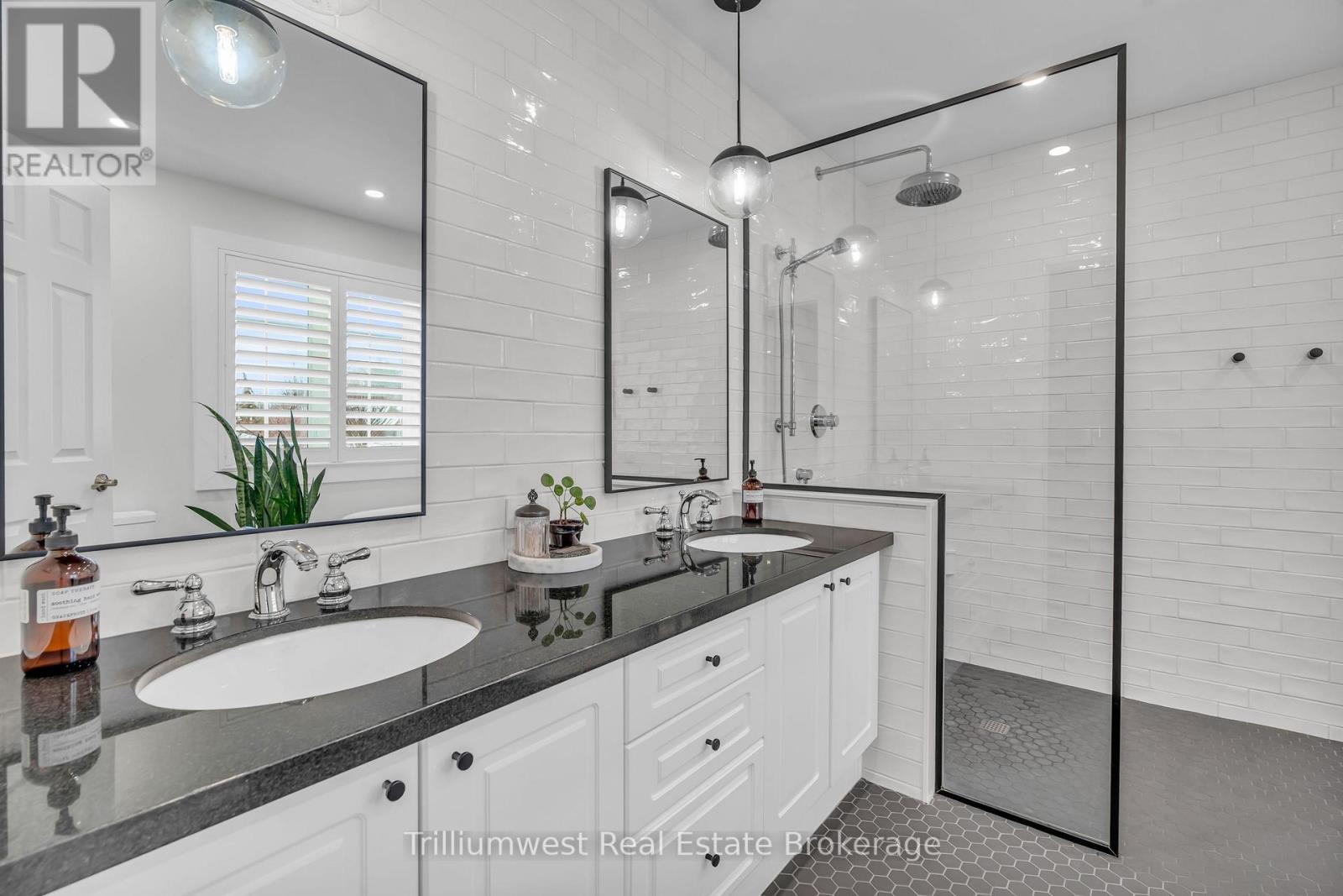 610 Rock Point Crescent, Waterloo, Ontario  N2V 2K3 - Photo 31 - X12681050