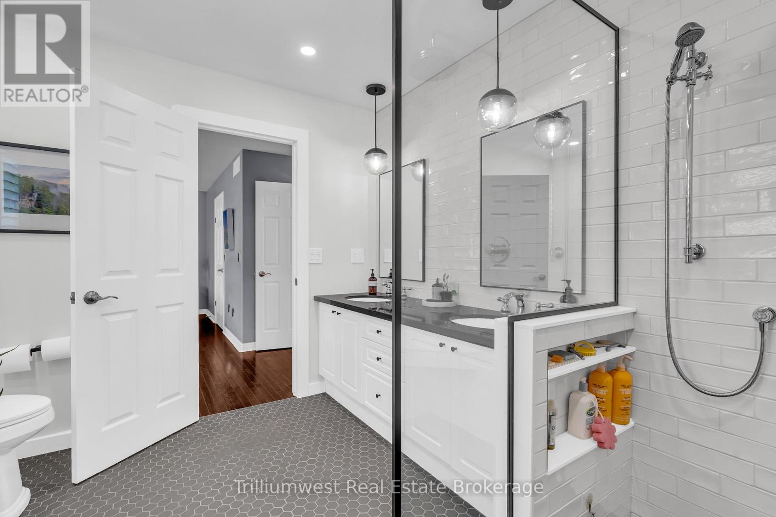 610 Rock Point Crescent, Waterloo, Ontario  N2V 2K3 - Photo 33 - X12681050