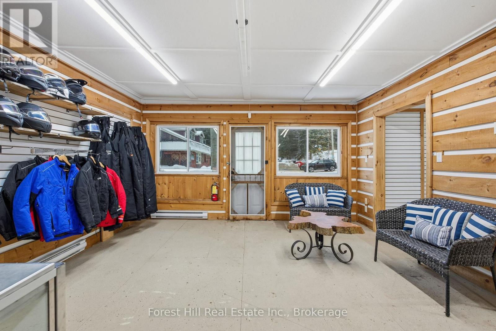 1092 Main Street, Lake Of Bays, Ontario  P0B 1A0 - Photo 17 - X12681198