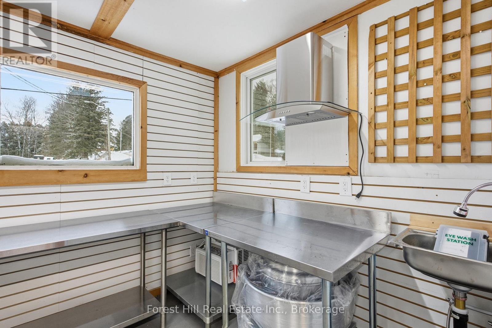 1092 Main Street, Lake Of Bays, Ontario  P0B 1A0 - Photo 20 - X12681198