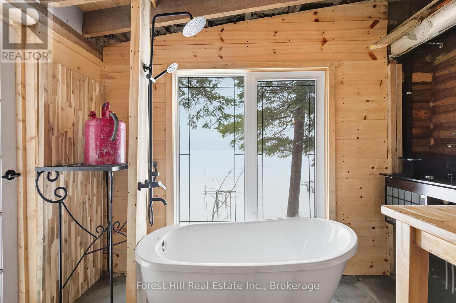 1092 Main Street, Lake Of Bays, Ontario  P0B 1A0 - Photo 31 - X12681198