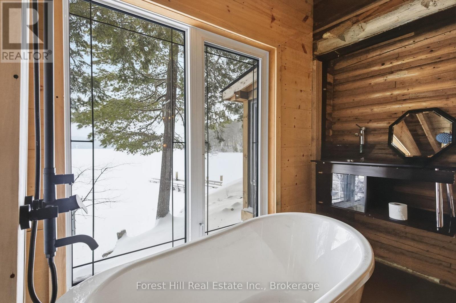 1092 Main Street, Lake Of Bays, Ontario  P0B 1A0 - Photo 32 - X12681198