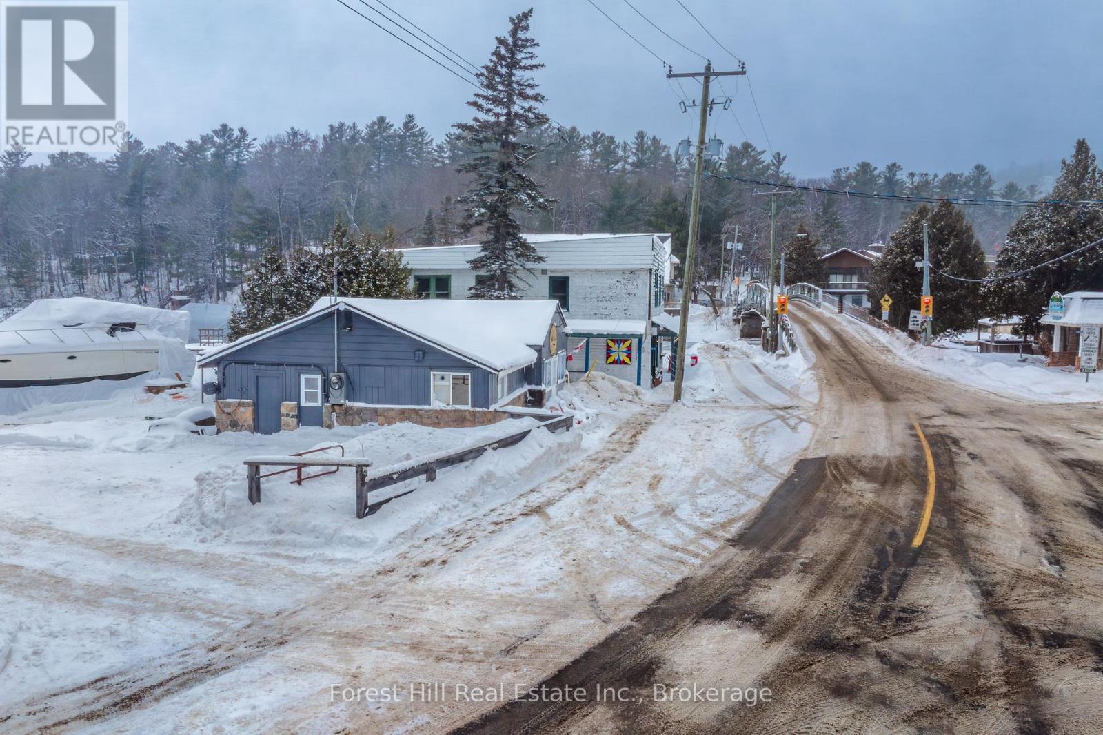1092 Main Street, Lake Of Bays, Ontario  P0B 1A0 - Photo 49 - X12681198