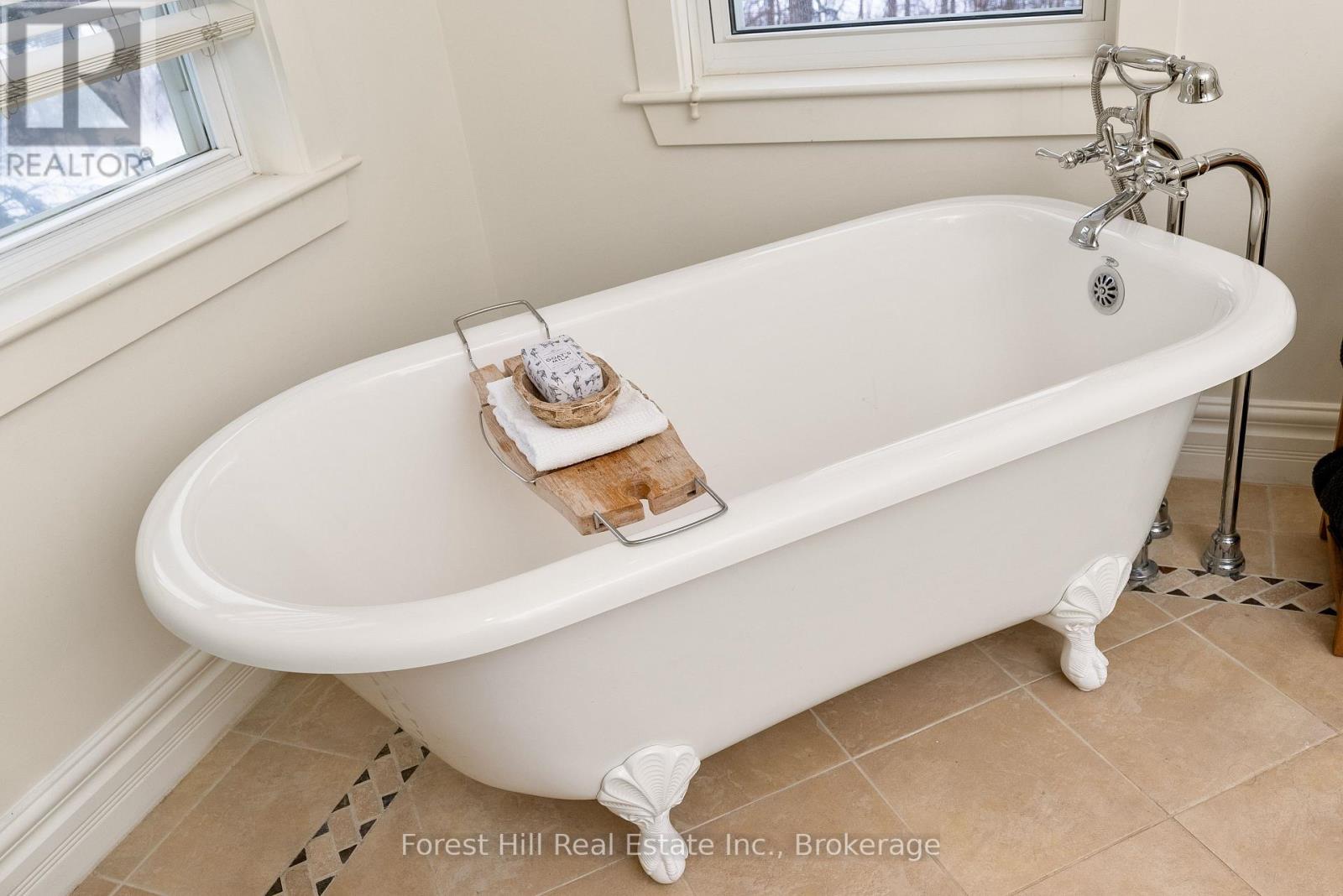 156 Snowbridge Way, Blue Mountains, Ontario  L9Y 0V1 - Photo 23 - X12681212