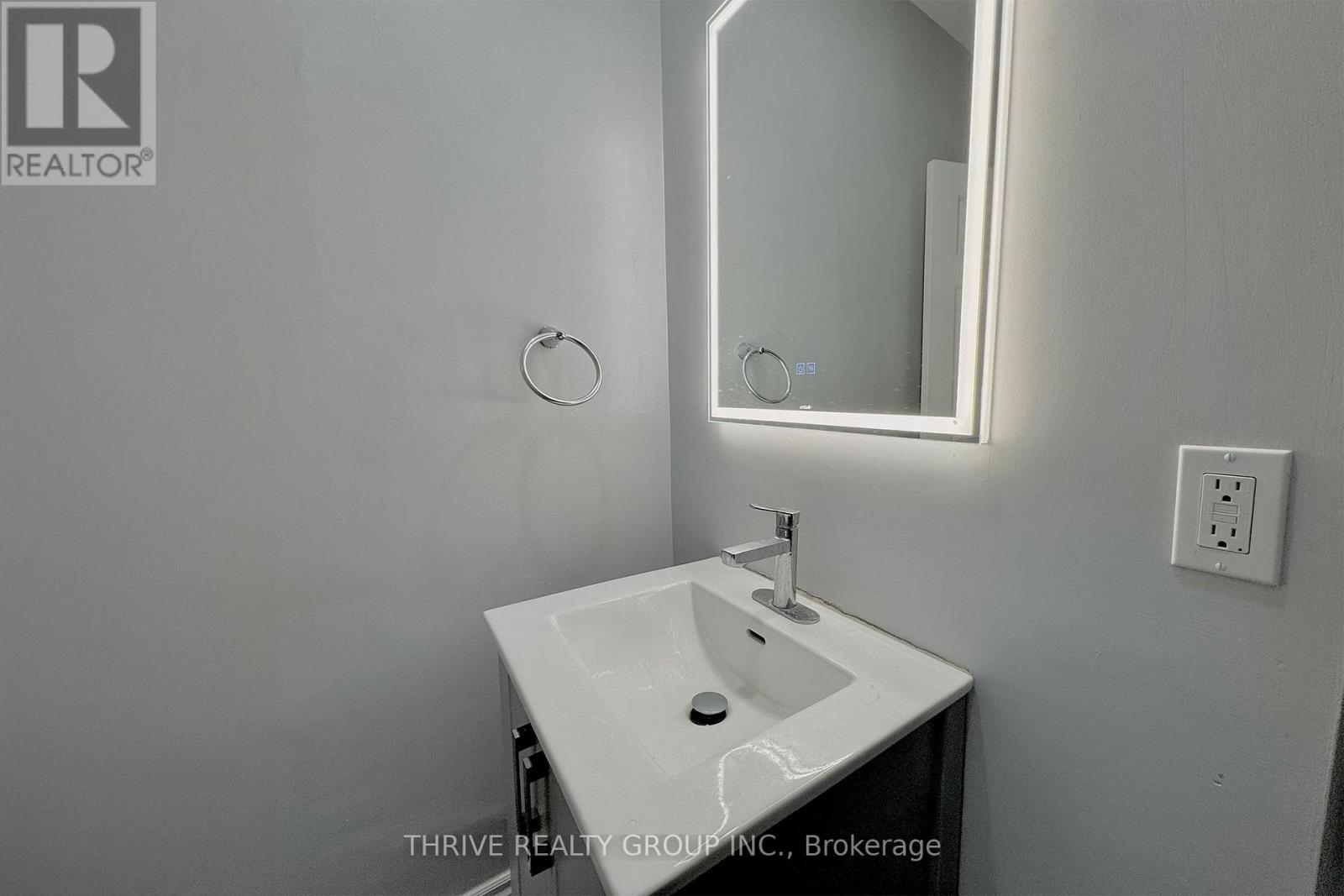 3 - 2 Metcalfe Street, St. Thomas, Ontario  N5R 3J9 - Photo 11 - X12681148