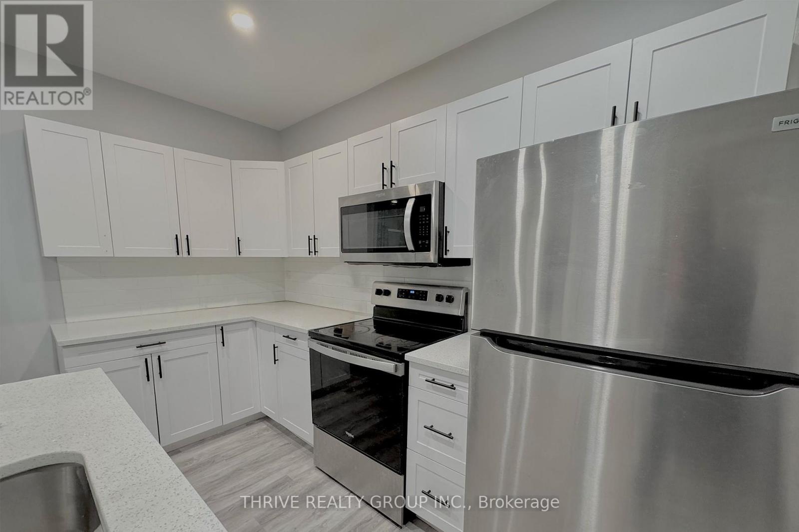 3 - 2 Metcalfe Street, St. Thomas, Ontario  N5R 3J9 - Photo 2 - X12681148