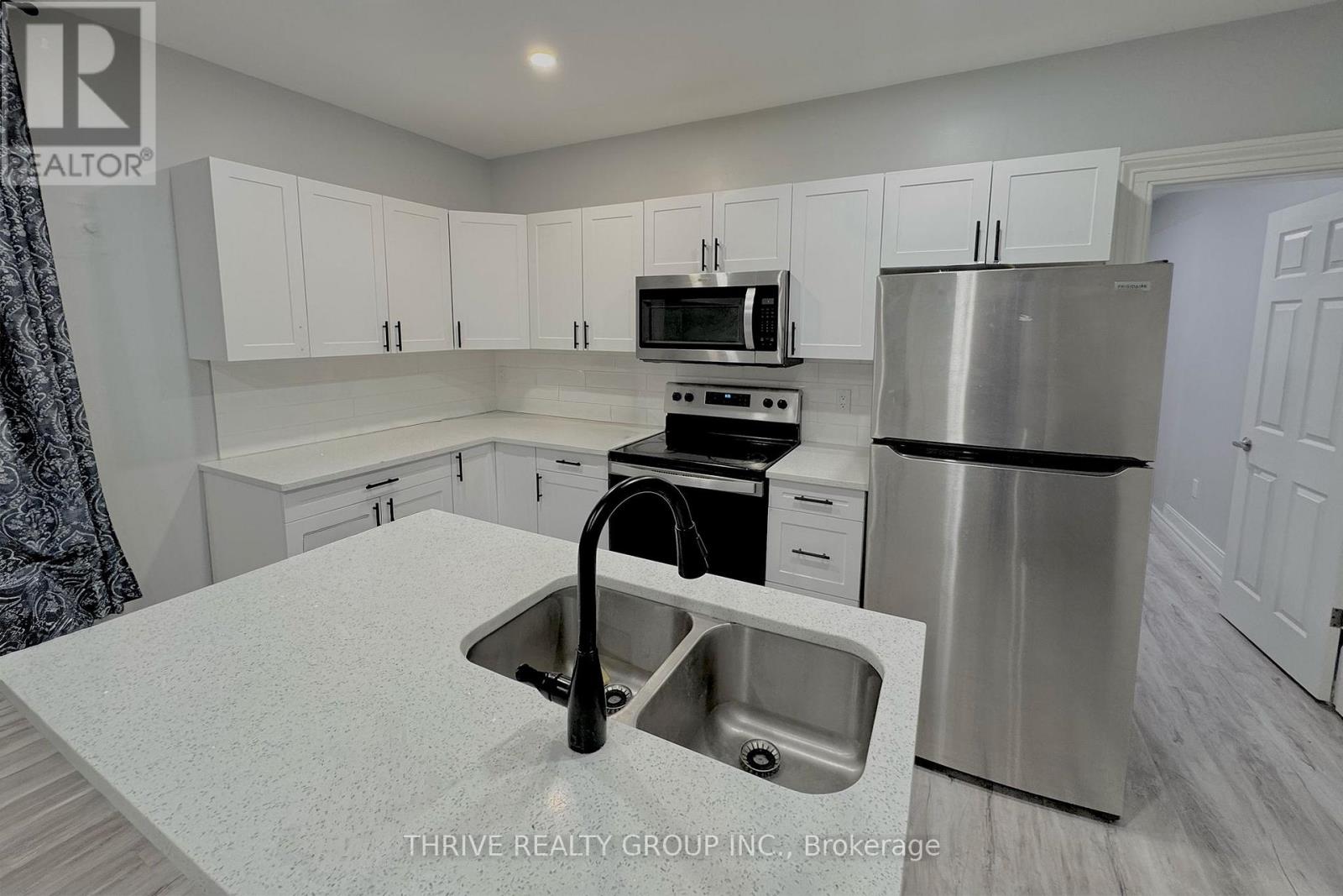 3 - 2 Metcalfe Street, St. Thomas, Ontario  N5R 3J9 - Photo 3 - X12681148