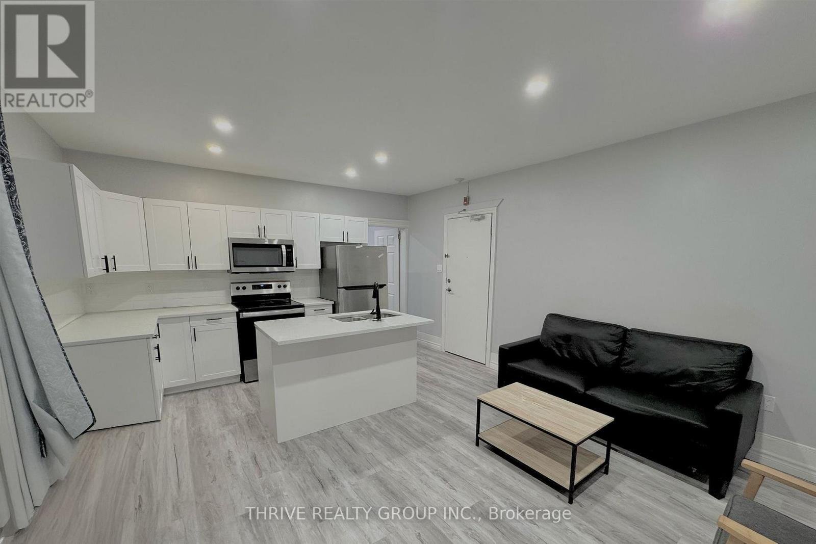 3 - 2 Metcalfe Street, St. Thomas, Ontario  N5R 3J9 - Photo 5 - X12681148