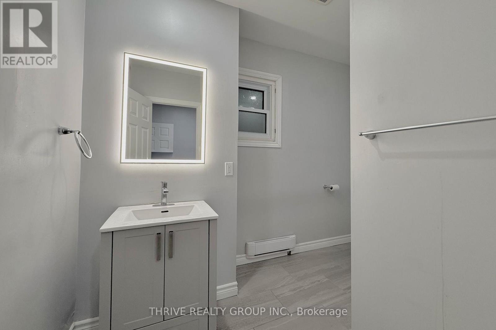 3 - 2 Metcalfe Street, St. Thomas, Ontario  N5R 3J9 - Photo 8 - X12681148