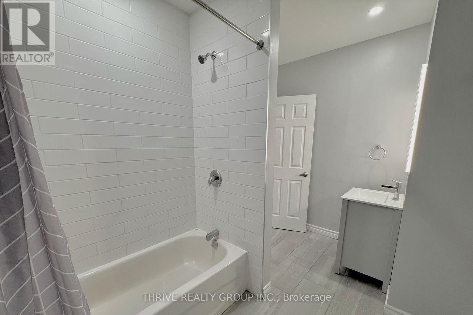 3 - 2 Metcalfe Street, St. Thomas, Ontario  N5R 3J9 - Photo 9 - X12681148