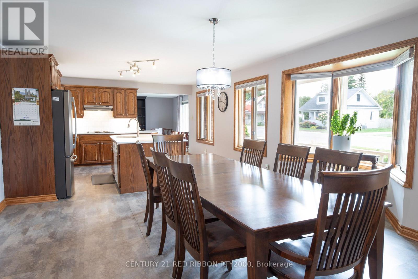 51 Queen Street, Strathroy-Caradoc, Ontario  N7G 2H5 - Photo 11 - X12681200