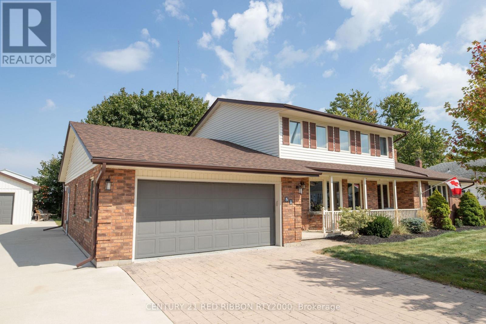 51 Queen Street, Strathroy-Caradoc, Ontario  N7G 2H5 - Photo 2 - X12681200