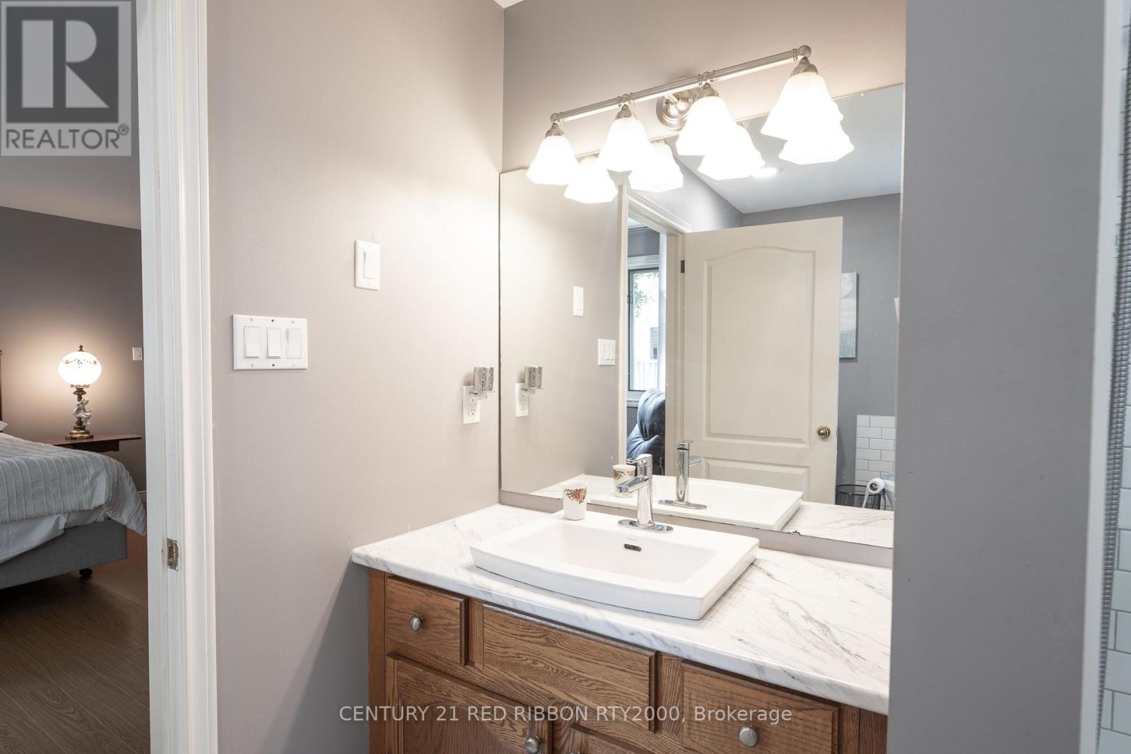 51 Queen Street, Strathroy-Caradoc, Ontario  N7G 2H5 - Photo 20 - X12681200