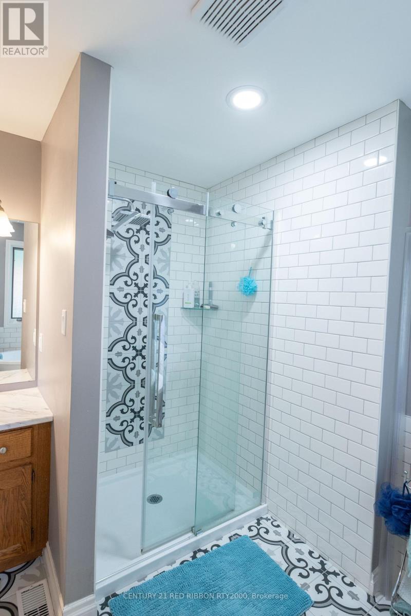 51 Queen Street, Strathroy-Caradoc, Ontario  N7G 2H5 - Photo 21 - X12681200