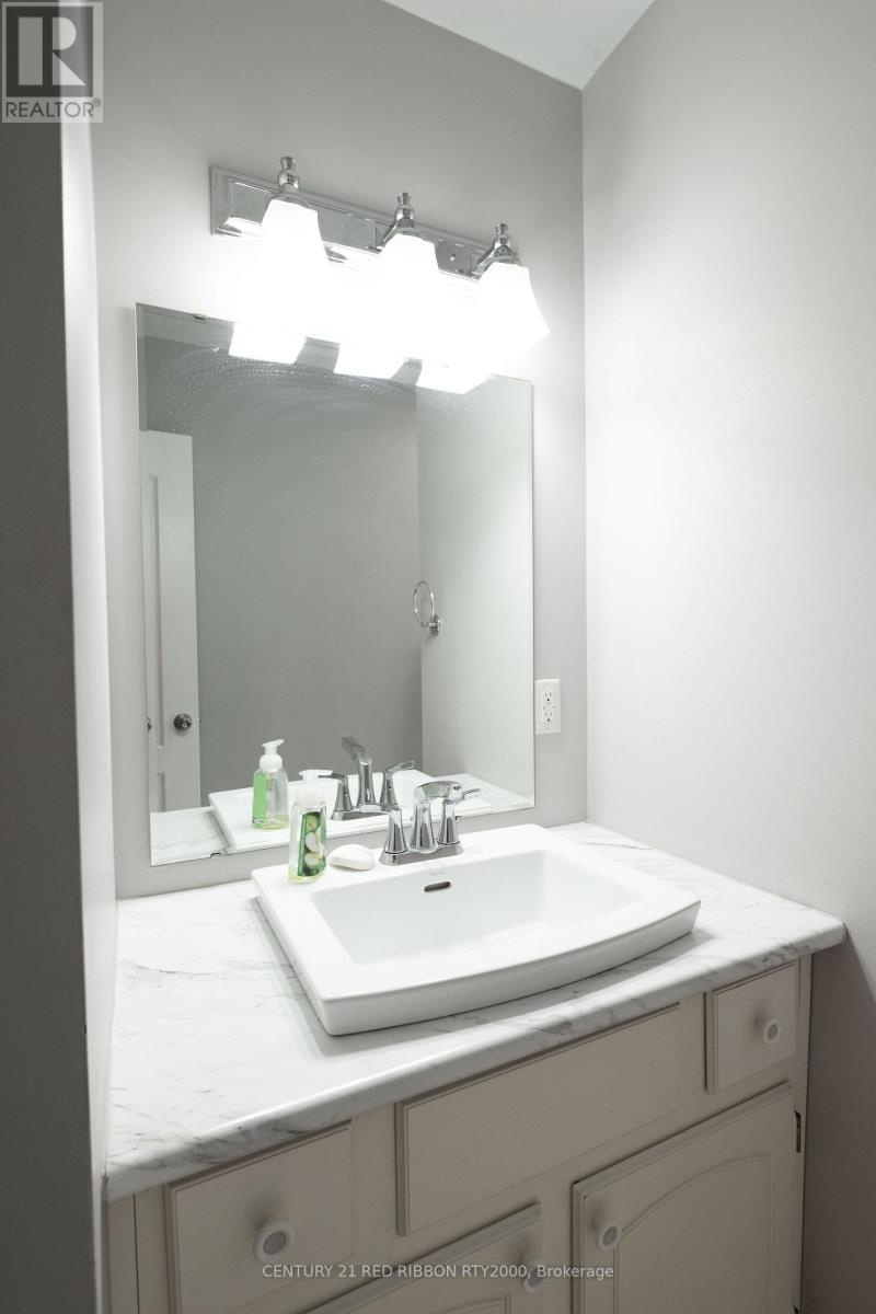 51 Queen Street, Strathroy-Caradoc, Ontario  N7G 2H5 - Photo 29 - X12681200