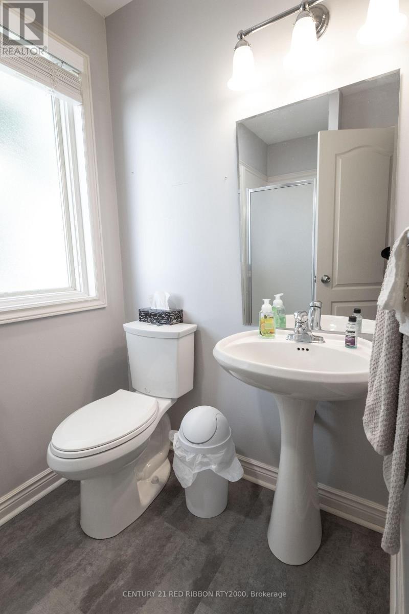 51 Queen Street, Strathroy-Caradoc, Ontario  N7G 2H5 - Photo 33 - X12681200