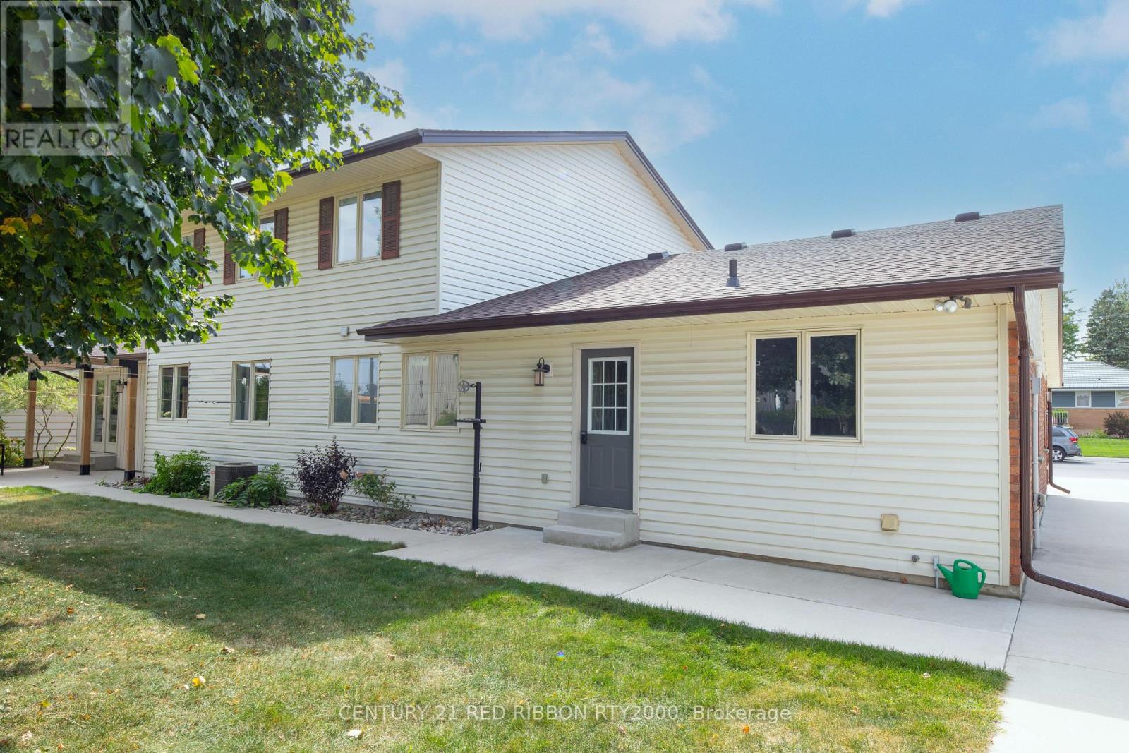 51 Queen Street, Strathroy-Caradoc, Ontario  N7G 2H5 - Photo 35 - X12681200