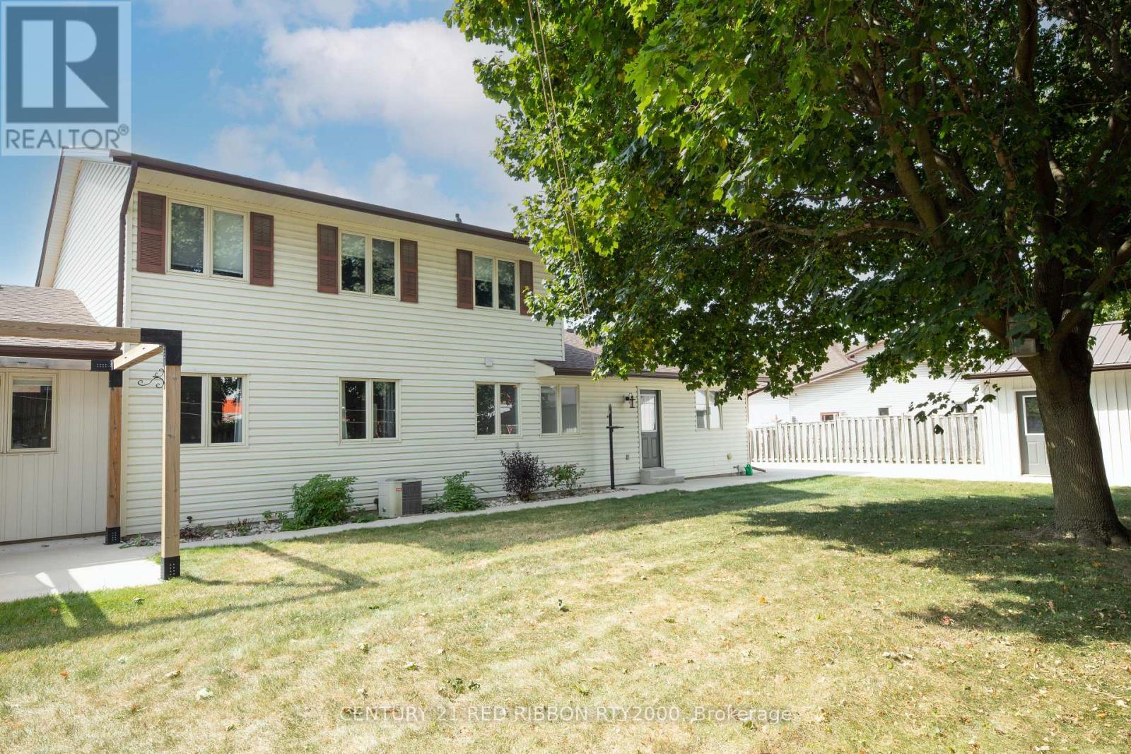 51 Queen Street, Strathroy-Caradoc, Ontario  N7G 2H5 - Photo 37 - X12681200