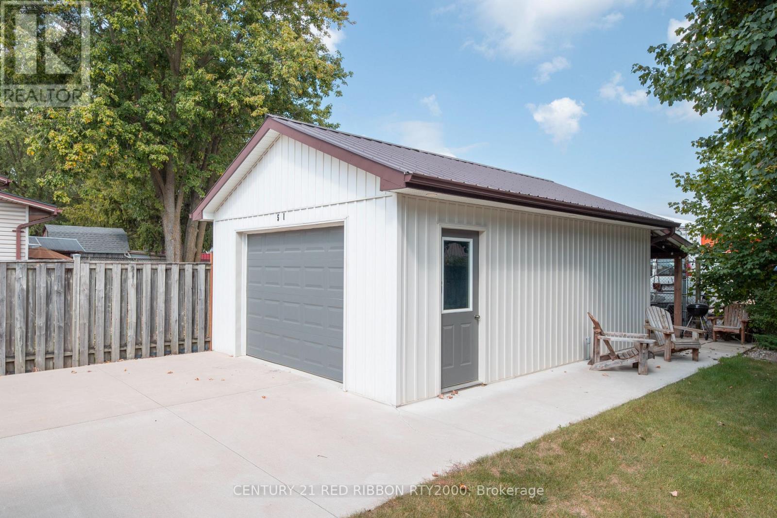 51 Queen Street, Strathroy-Caradoc, Ontario  N7G 2H5 - Photo 42 - X12681200