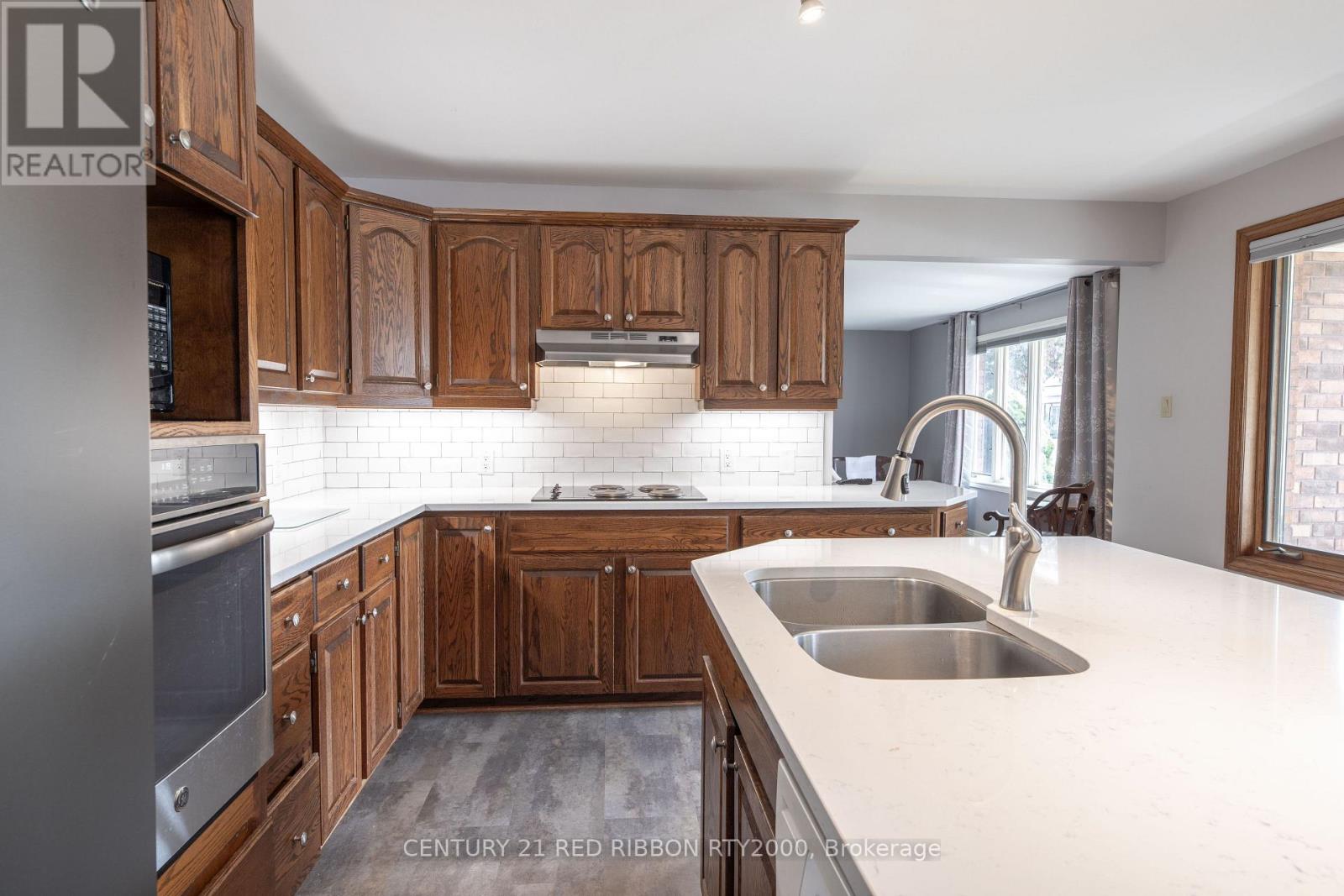 51 Queen Street, Strathroy-Caradoc, Ontario  N7G 2H5 - Photo 9 - X12681200