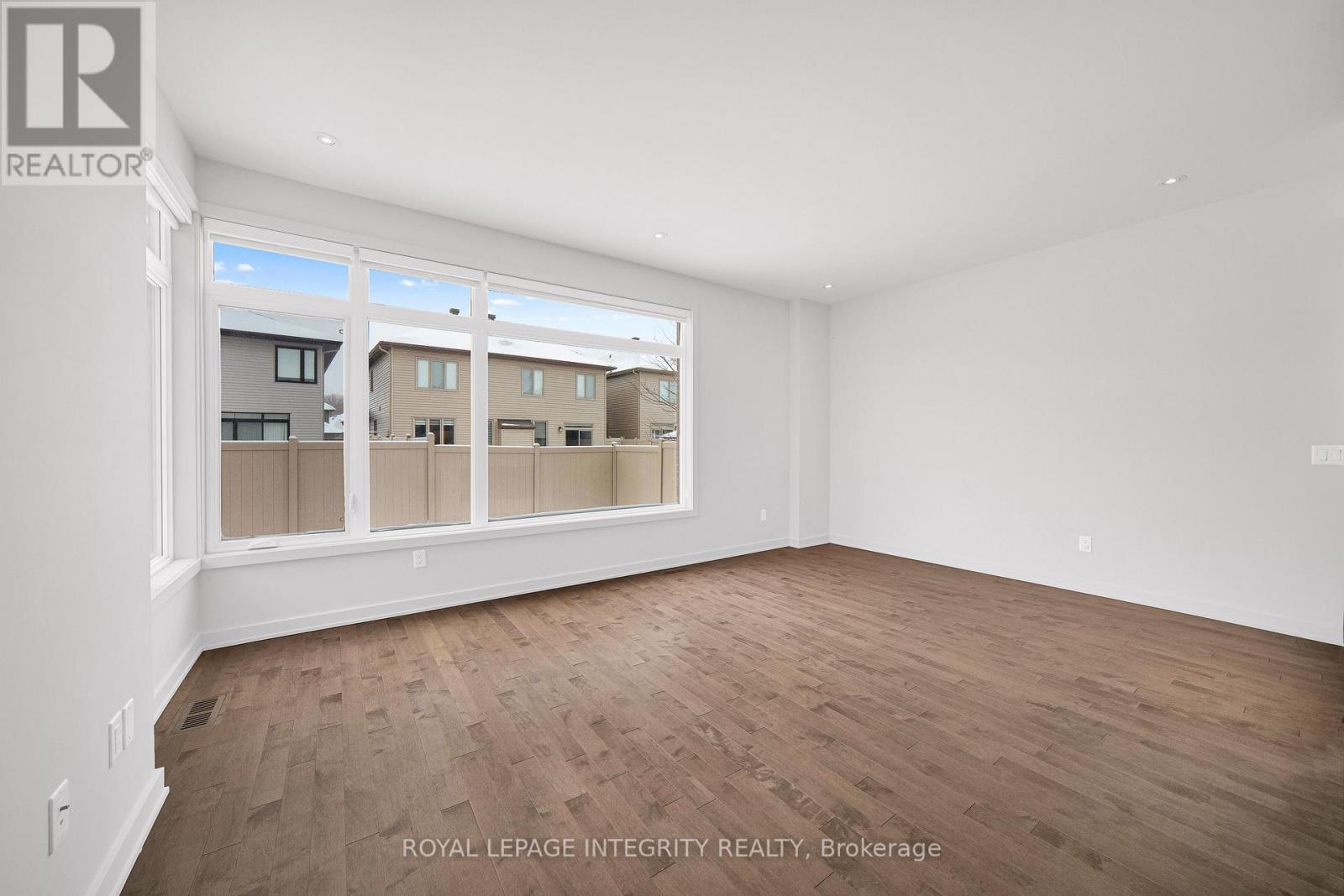 899 Ralph Hennessy Avenue, Ottawa, Ontario  K1X 0B1 - Photo 10 - X12681084