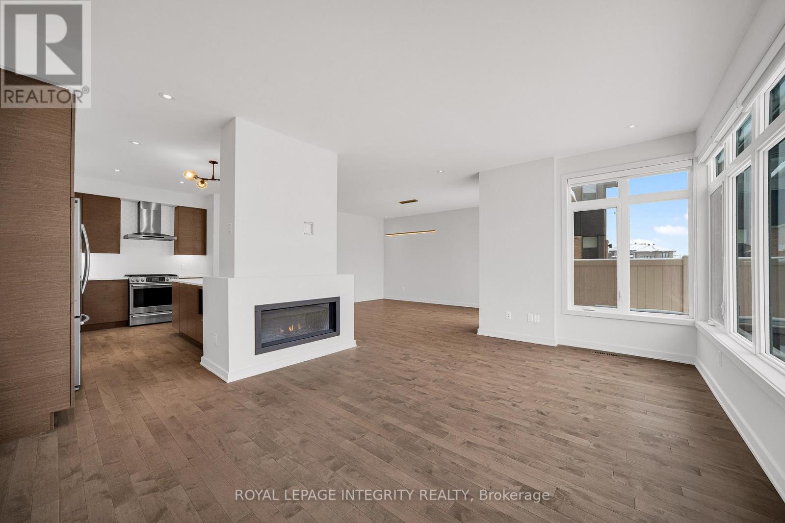 899 Ralph Hennessy Avenue, Ottawa, Ontario  K1X 0B1 - Photo 13 - X12681084