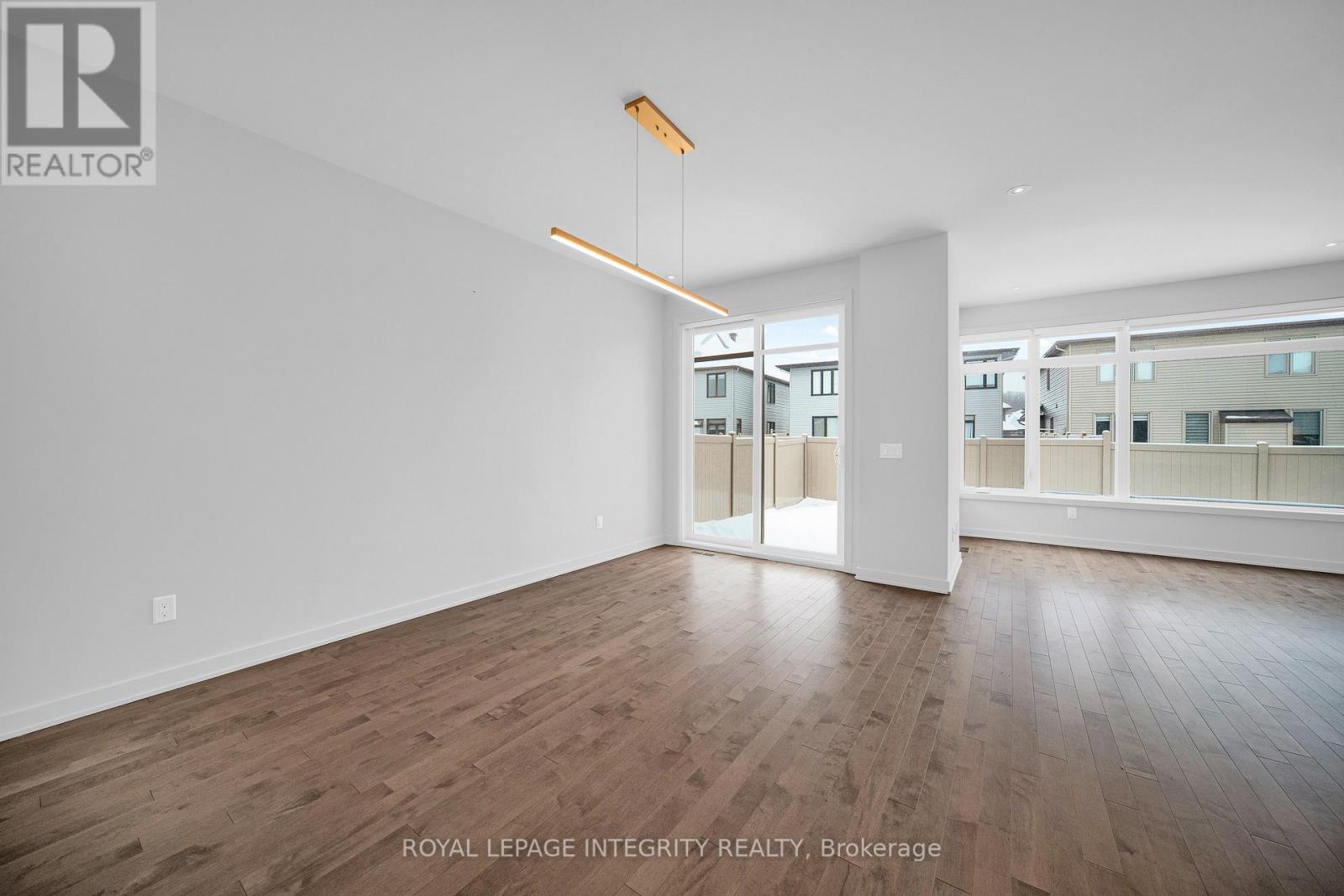 899 Ralph Hennessy Avenue, Ottawa, Ontario  K1X 0B1 - Photo 14 - X12681084