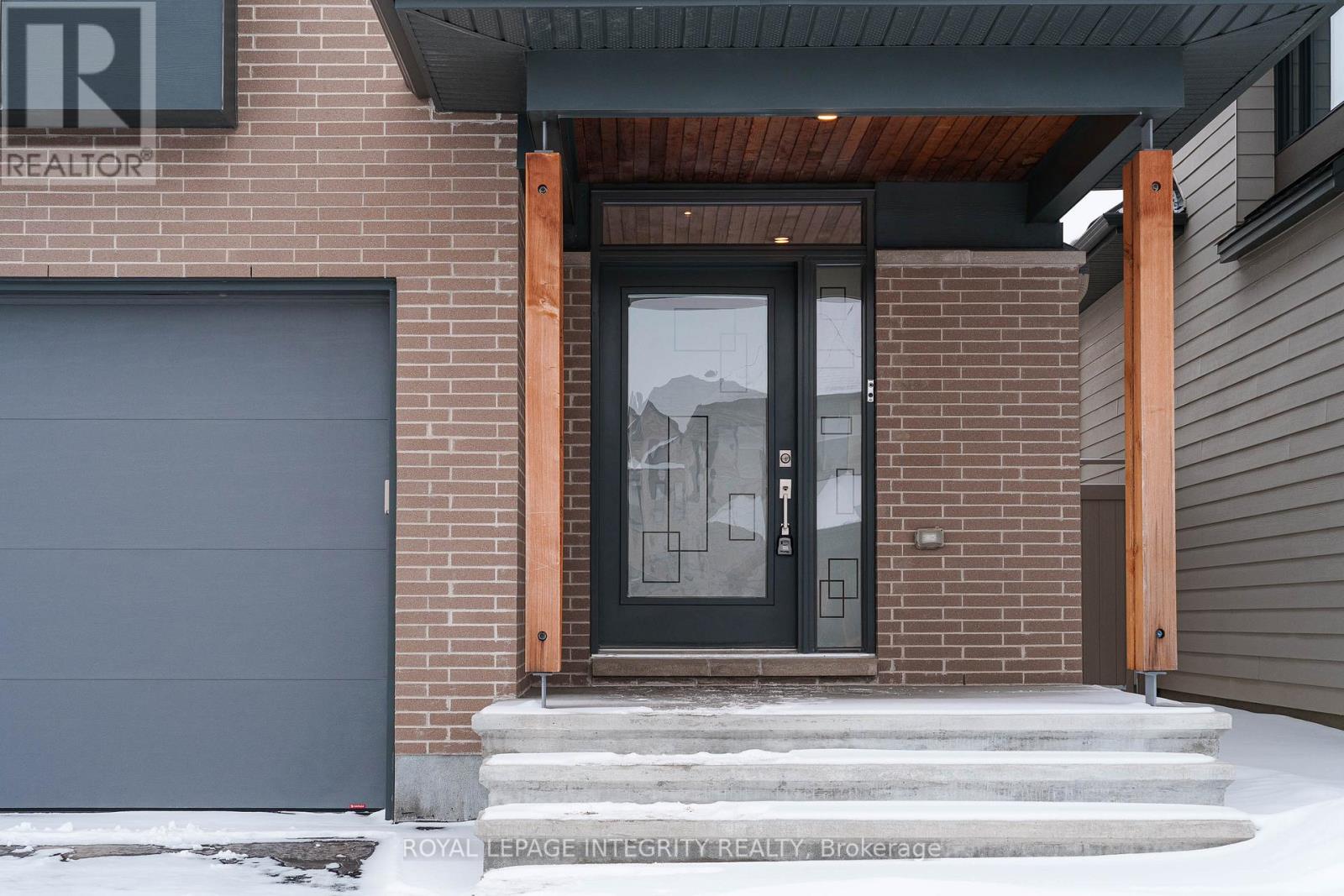 899 Ralph Hennessy Avenue, Ottawa, Ontario  K1X 0B1 - Photo 2 - X12681084