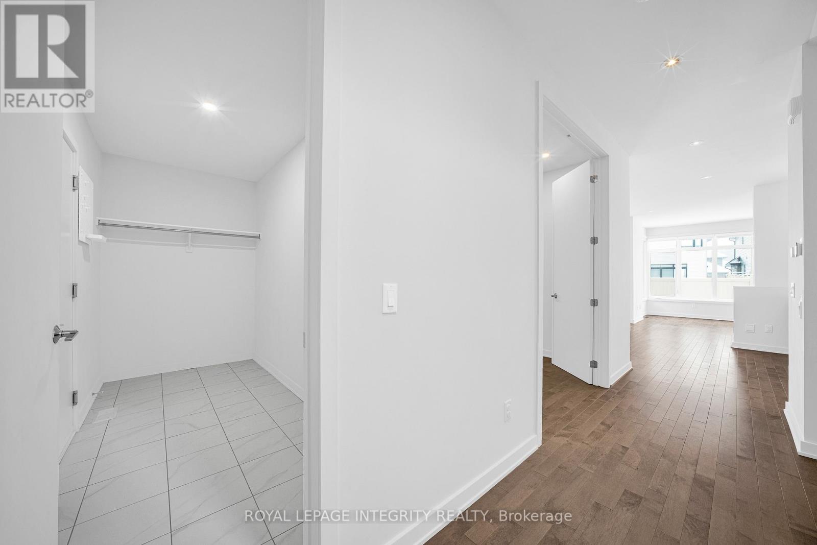 899 Ralph Hennessy Avenue, Ottawa, Ontario  K1X 0B1 - Photo 5 - X12681084