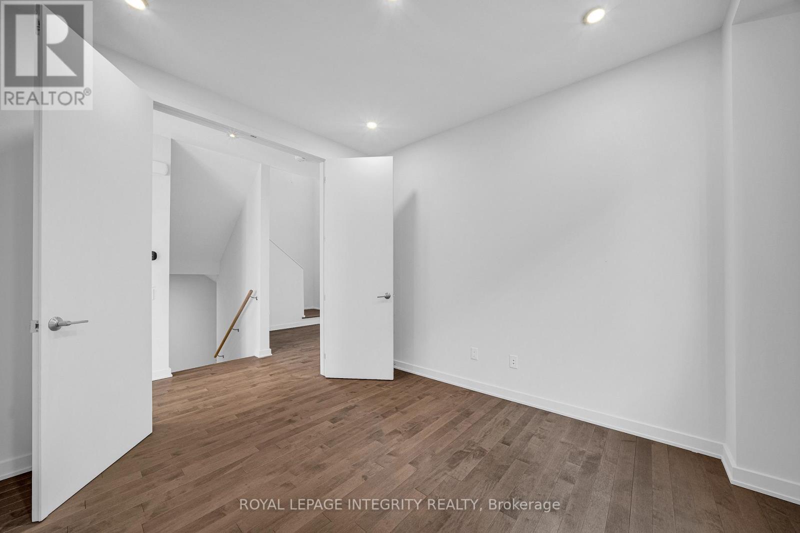 899 Ralph Hennessy Avenue, Ottawa, Ontario  K1X 0B1 - Photo 7 - X12681084