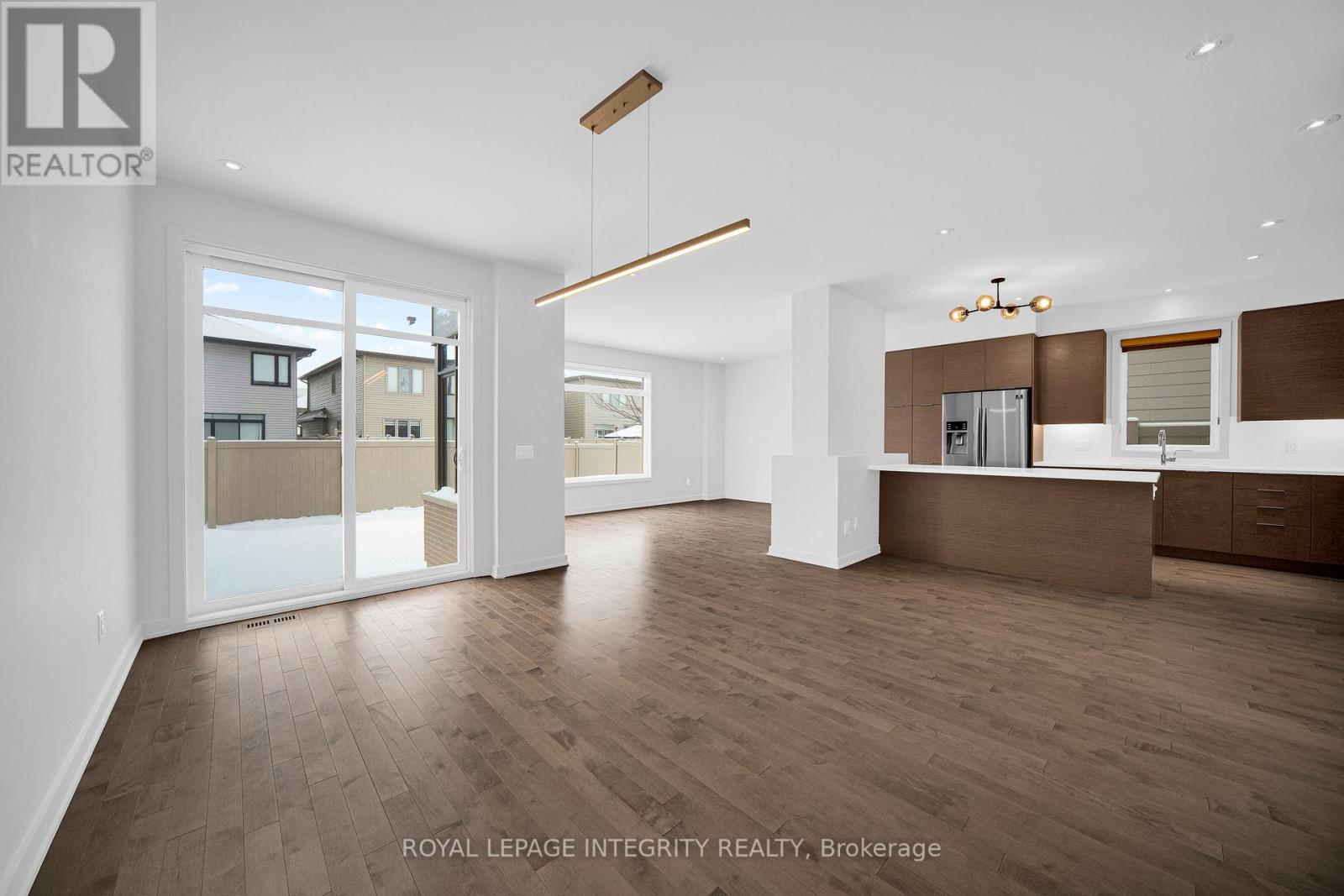 899 Ralph Hennessy Avenue, Ottawa, Ontario  K1X 0B1 - Photo 8 - X12681084