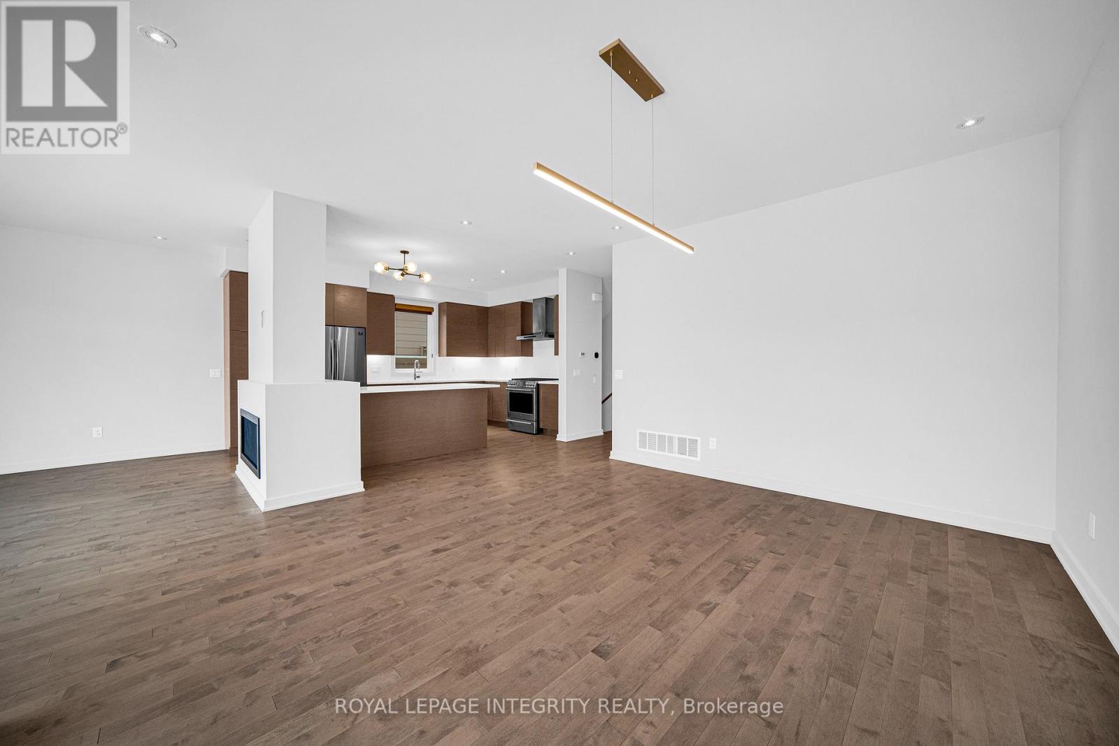 899 Ralph Hennessy Avenue, Ottawa, Ontario  K1X 0B1 - Photo 9 - X12681084