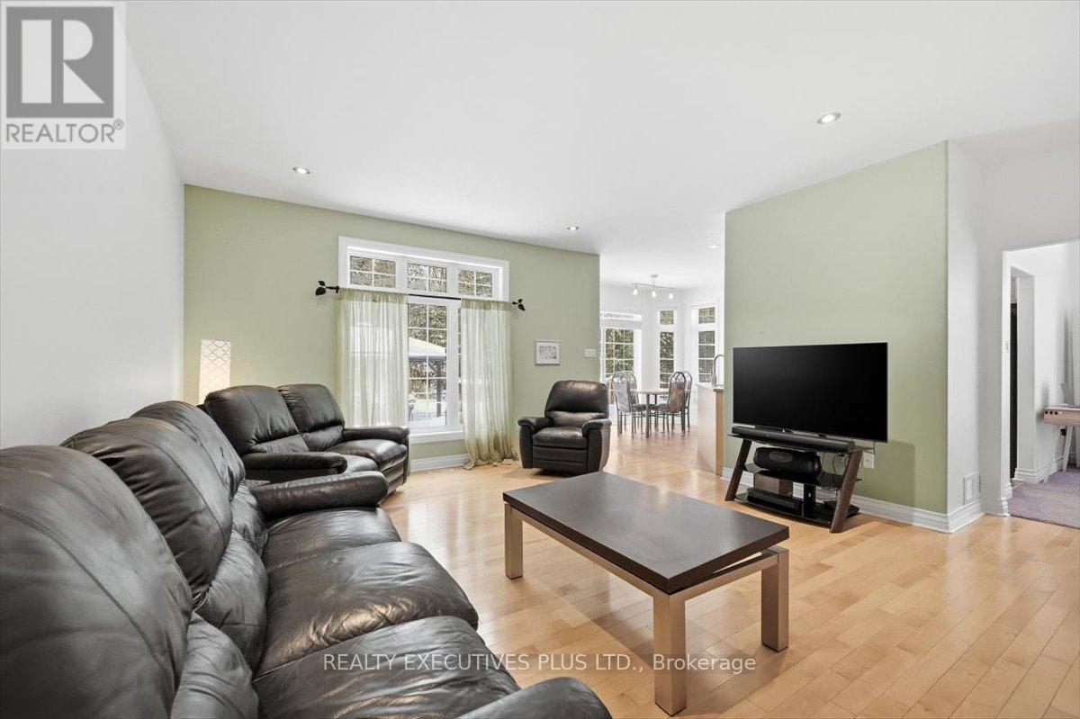 2660 Dubois Street, Clarence-Rockland, Ontario  K4K 1K7 - Photo 5 - X12681128