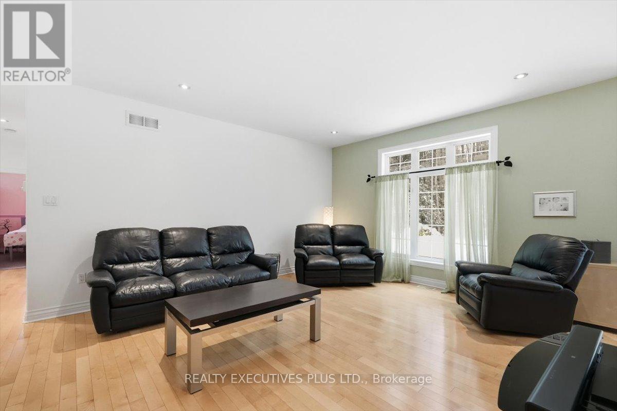 2660 Dubois Street, Clarence-Rockland, Ontario  K4K 1K7 - Photo 6 - X12681128