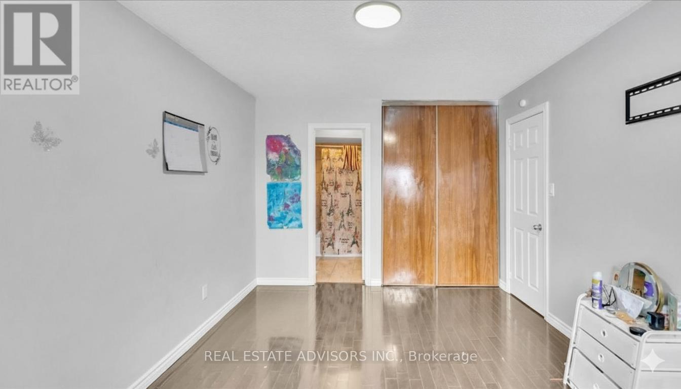 62 Histon Crescent, Brampton, Ontario  L6V 3R1 - Photo 4 - W12677552