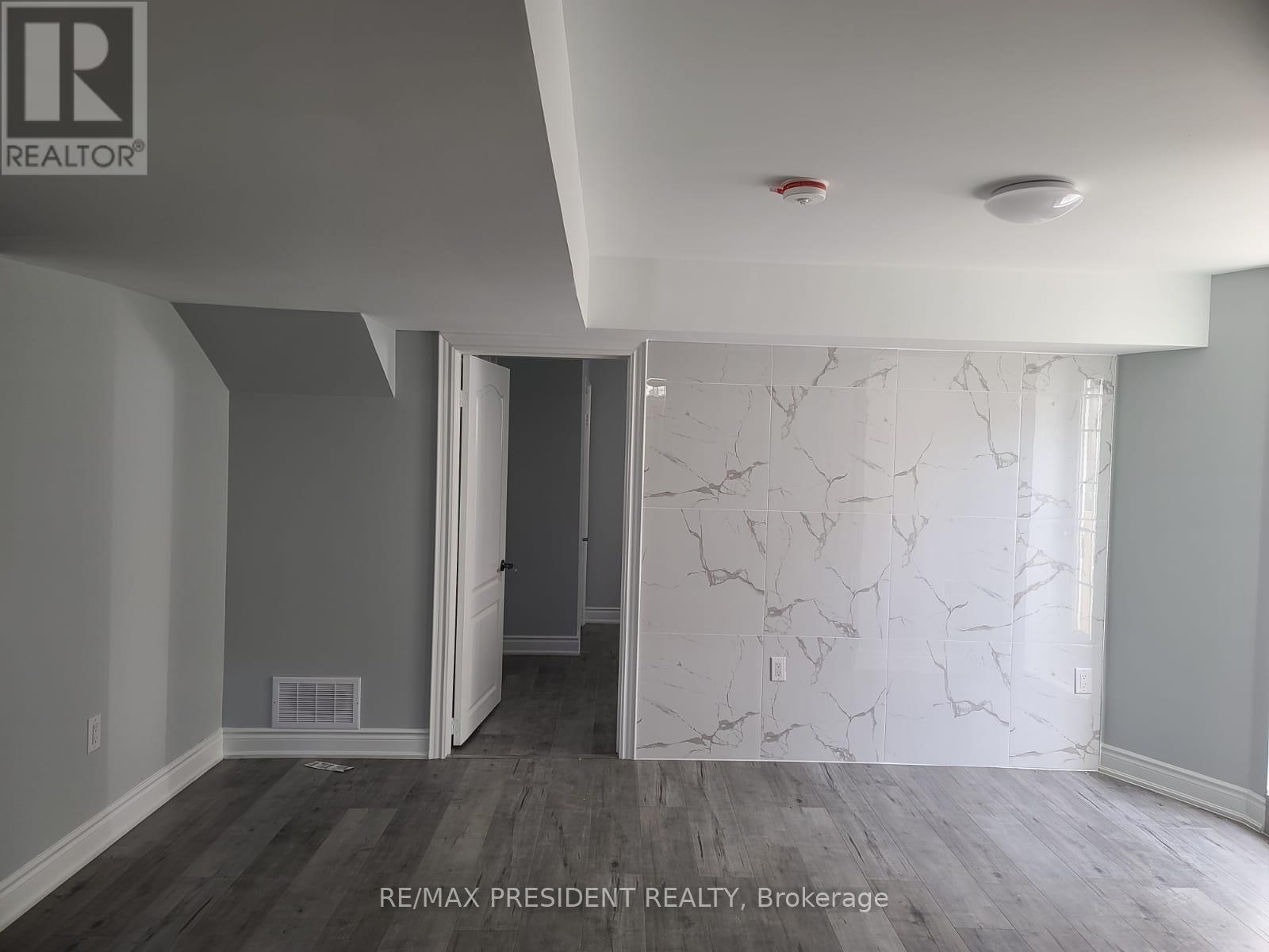 92 Humberstone Crescent, Brampton, Ontario  L7A 4C1 - Photo 4 - W12680724