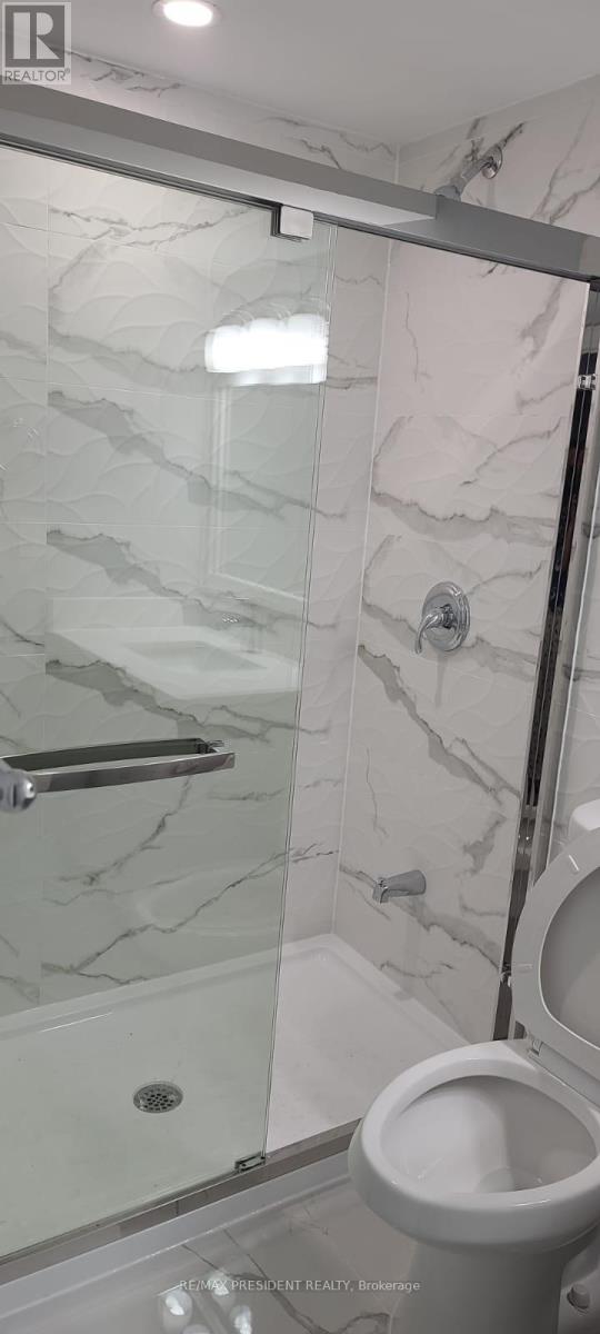 92 Humberstone Crescent, Brampton, Ontario  L7A 4C1 - Photo 5 - W12680724