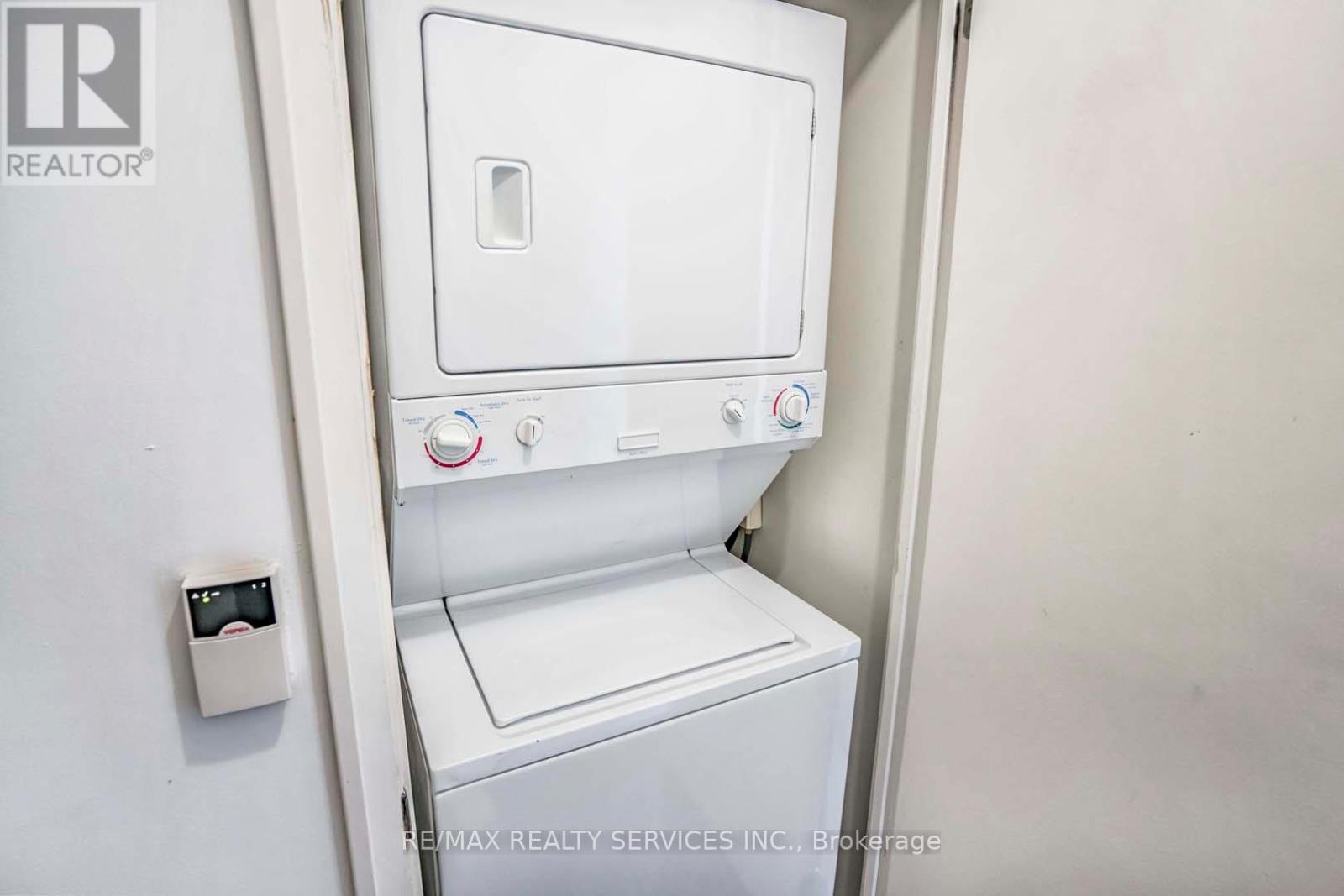 2402 - 25 Carlton Street, Toronto, Ontario  M5B 1L4 - Photo 12 - C12681132