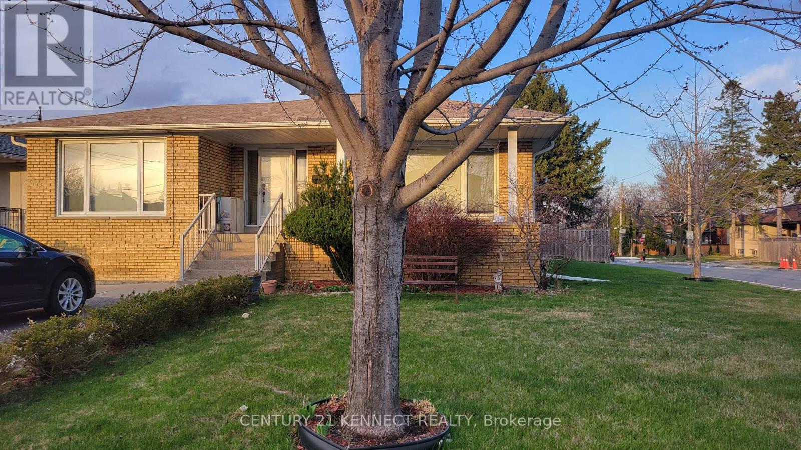 LOWER - 1 EVANSTON DRIVE, Toronto, Ontario