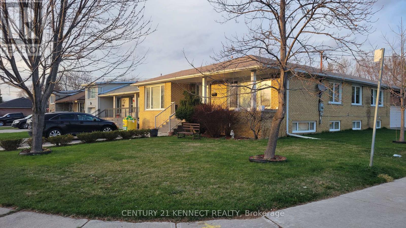 Lower - 1 Evanston Drive, Toronto, Ontario  M3H 5N9 - Photo 2 - C12681196