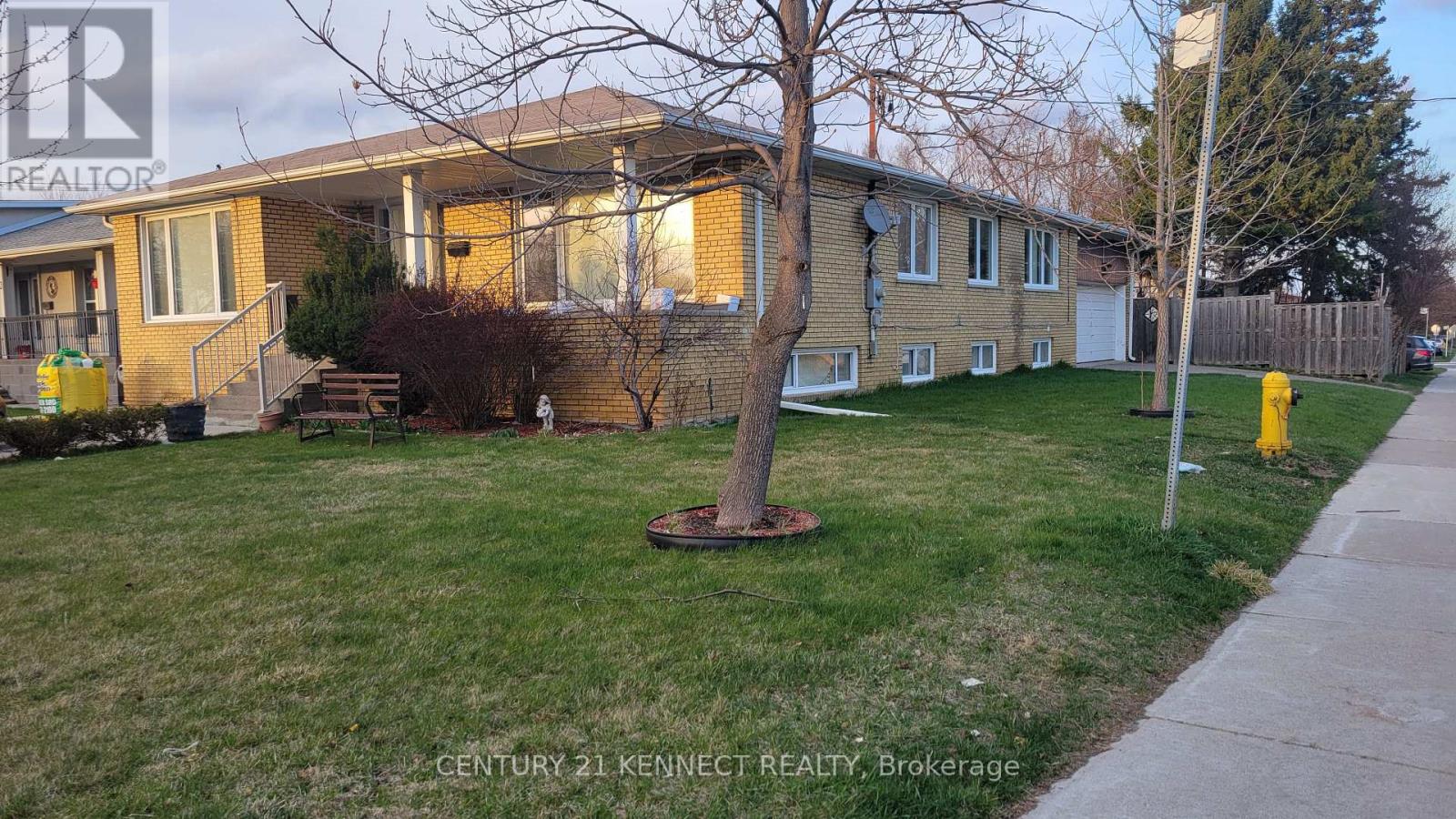 Lower - 1 Evanston Drive, Toronto, Ontario  M3H 5N9 - Photo 3 - C12681196