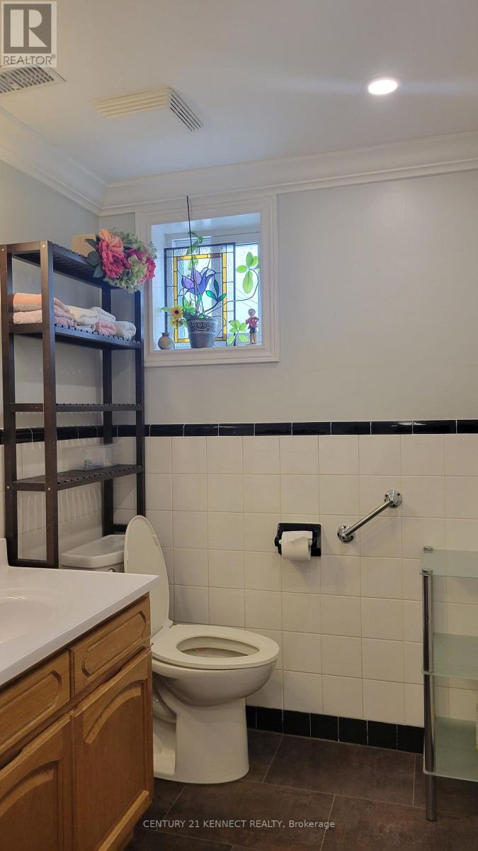 Lower - 1 Evanston Drive, Toronto, Ontario  M3H 5N9 - Photo 30 - C12681196