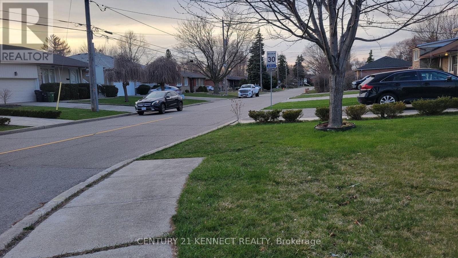 Lower - 1 Evanston Drive, Toronto, Ontario  M3H 5N9 - Photo 6 - C12681196