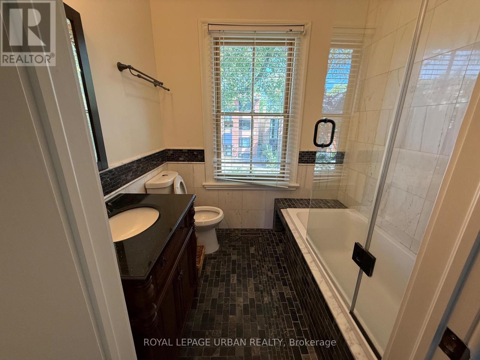 306 Seaton Street, Toronto, Ontario  M5A 2T7 - Photo 17 - C12681242