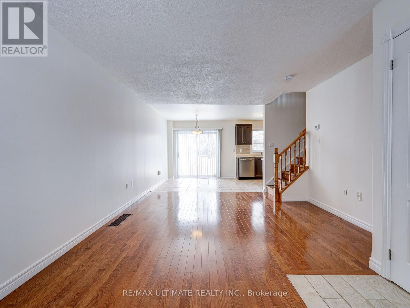 22 Wrendale Crescent, Georgina, Ontario  L4P 4C4 - Photo 2 - N12681244