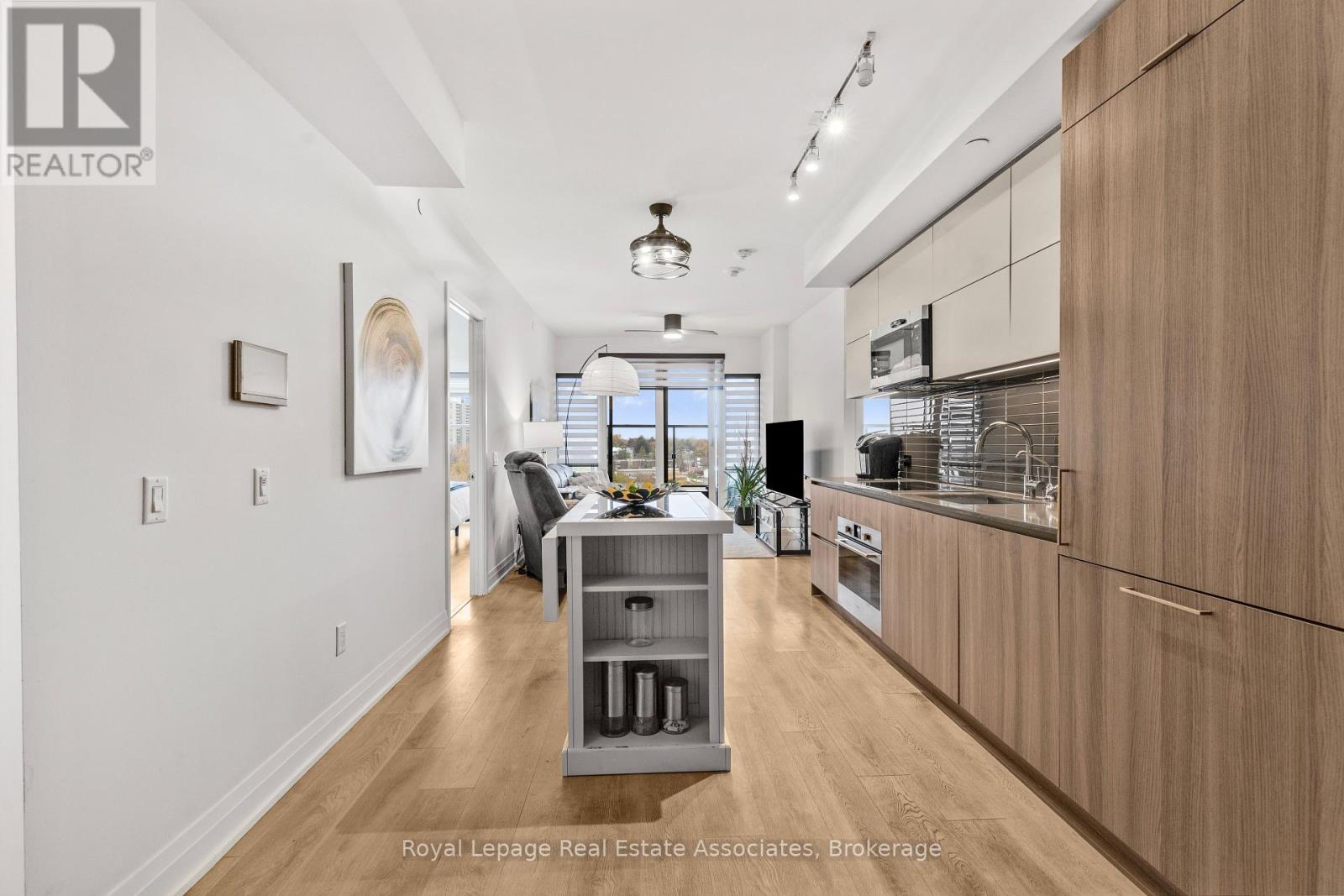 805 - 21 Park Street E, Mississauga, Ontario  L5G 0C2 - Photo 4 - W12548042