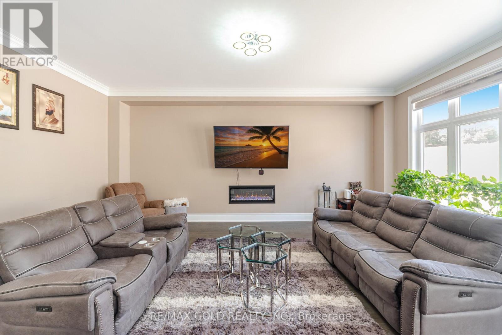 85 James Walker Avenue, Caledon, Ontario  L7C 4N1 - Photo 11 - W12681054