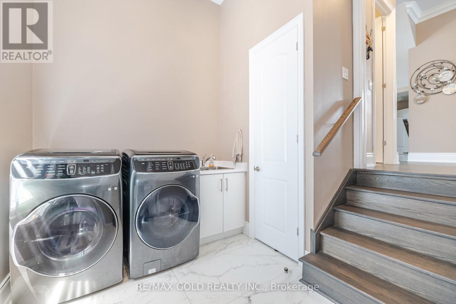 85 James Walker Avenue, Caledon, Ontario  L7C 4N1 - Photo 15 - W12681054