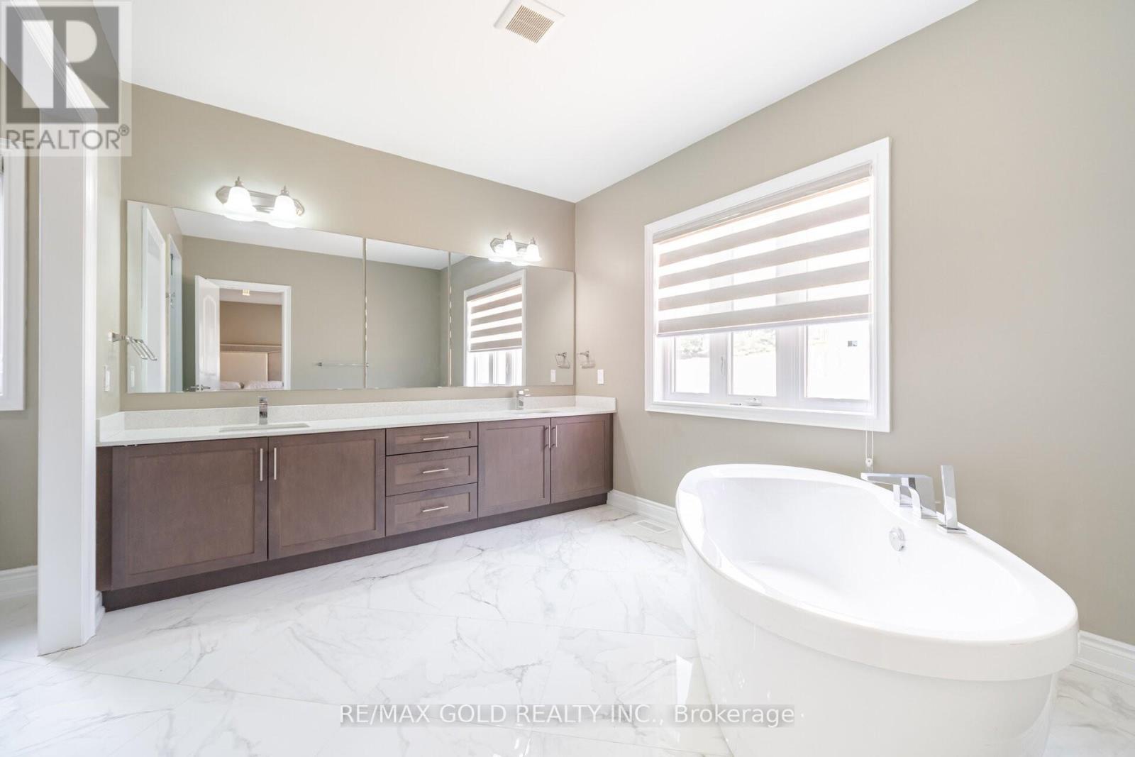 85 James Walker Avenue, Caledon, Ontario  L7C 4N1 - Photo 18 - W12681054