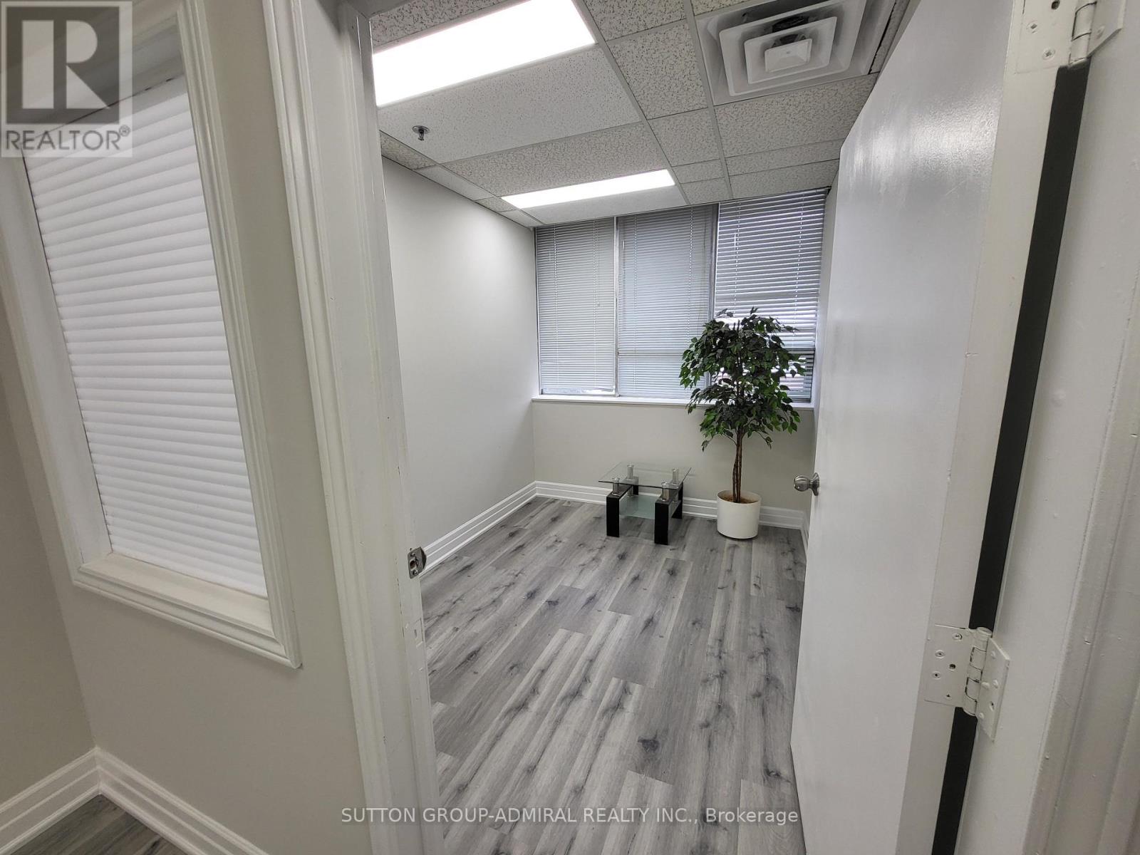 201 - 1001 Finch Avenue W, Toronto, Ontario  M3J 2C7 - Photo 3 - W12681092